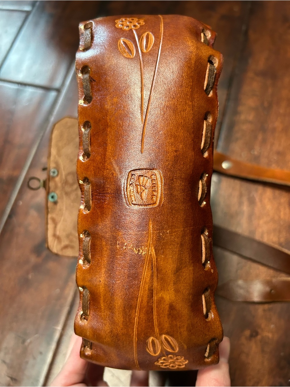 Vintage Brown Floral Embossed Leather Crossbody Bag - Picture 4 of 9